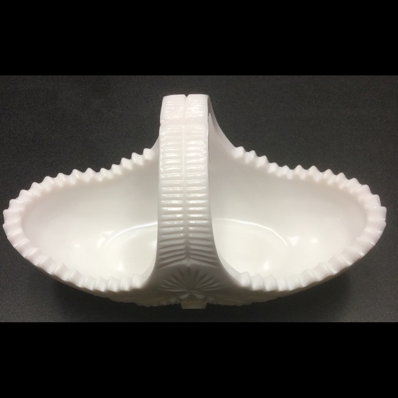 McKee Vintage White Milk Glass Heavy Basket - Picture 4 of 4